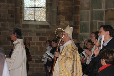 24. Mgr Le Boulc'h présidait l'eucharistie