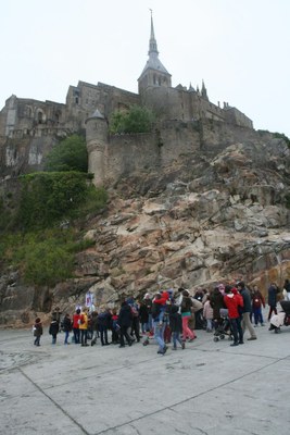 12. Rassemblement au pied du Mont